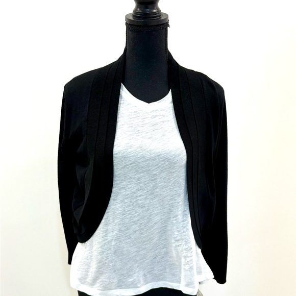 Ronni Nicole - Parisian Chic in a Shrug Black Sweater Open-Front Knit 🇫🇷 - Picture 2 of 11